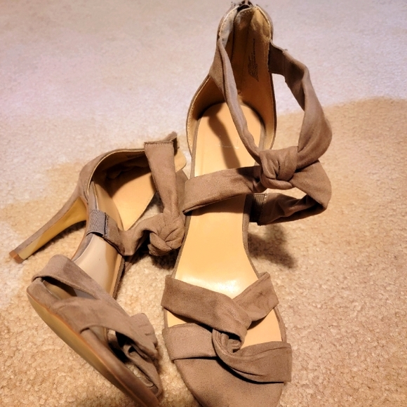 Taupe sandals - Picture 1 of 2